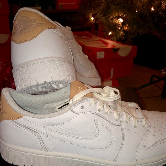 Air Jordan Retro 1 Low OG Premium, NWB&Docs⛹‍♂️! - Picture 3 of 8